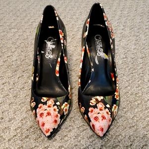 Carlos Santana flowered pump